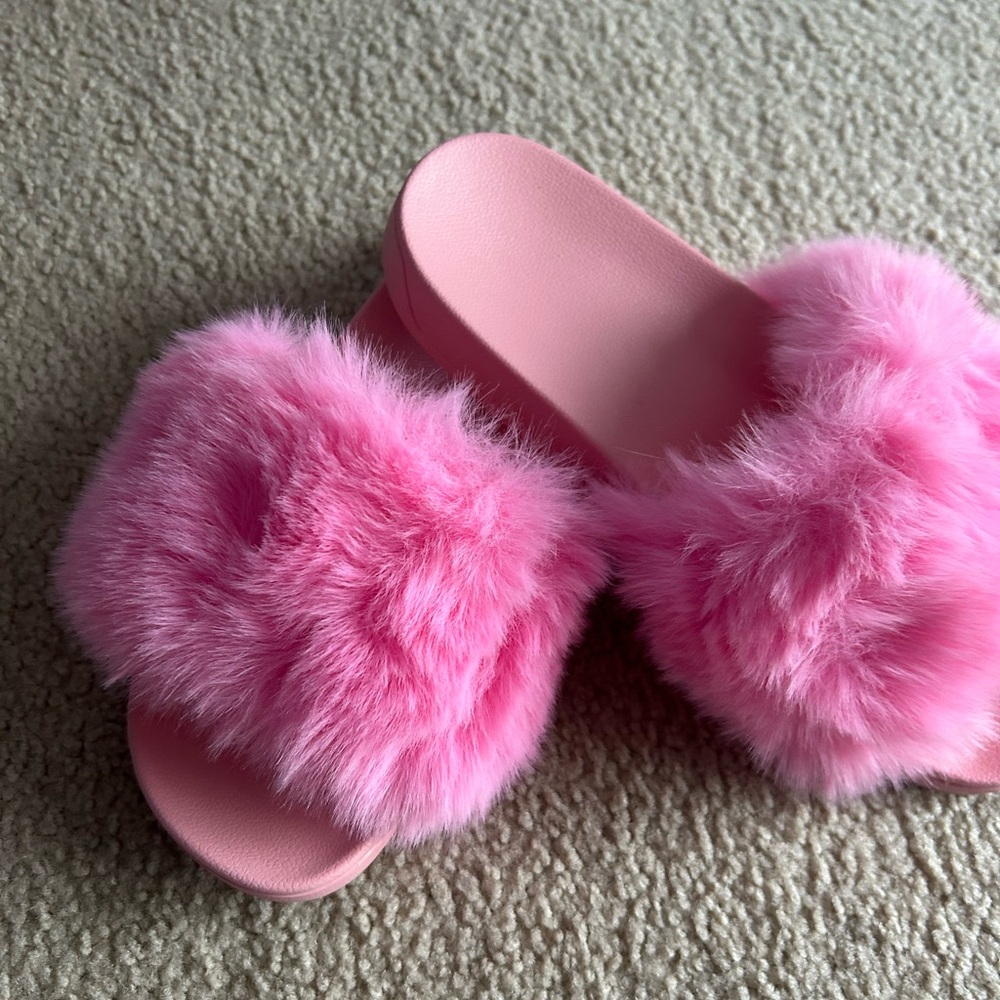 Fluffy Pink womans Slides